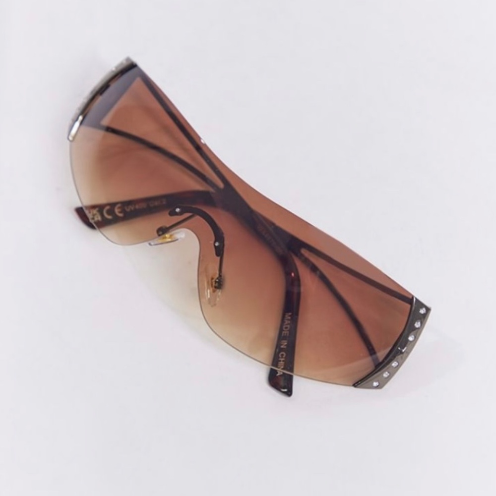 1193 NWT PrettyLittleThing Curved Visor Sunglasses – OS – Brown Black - Picture 2 of 9